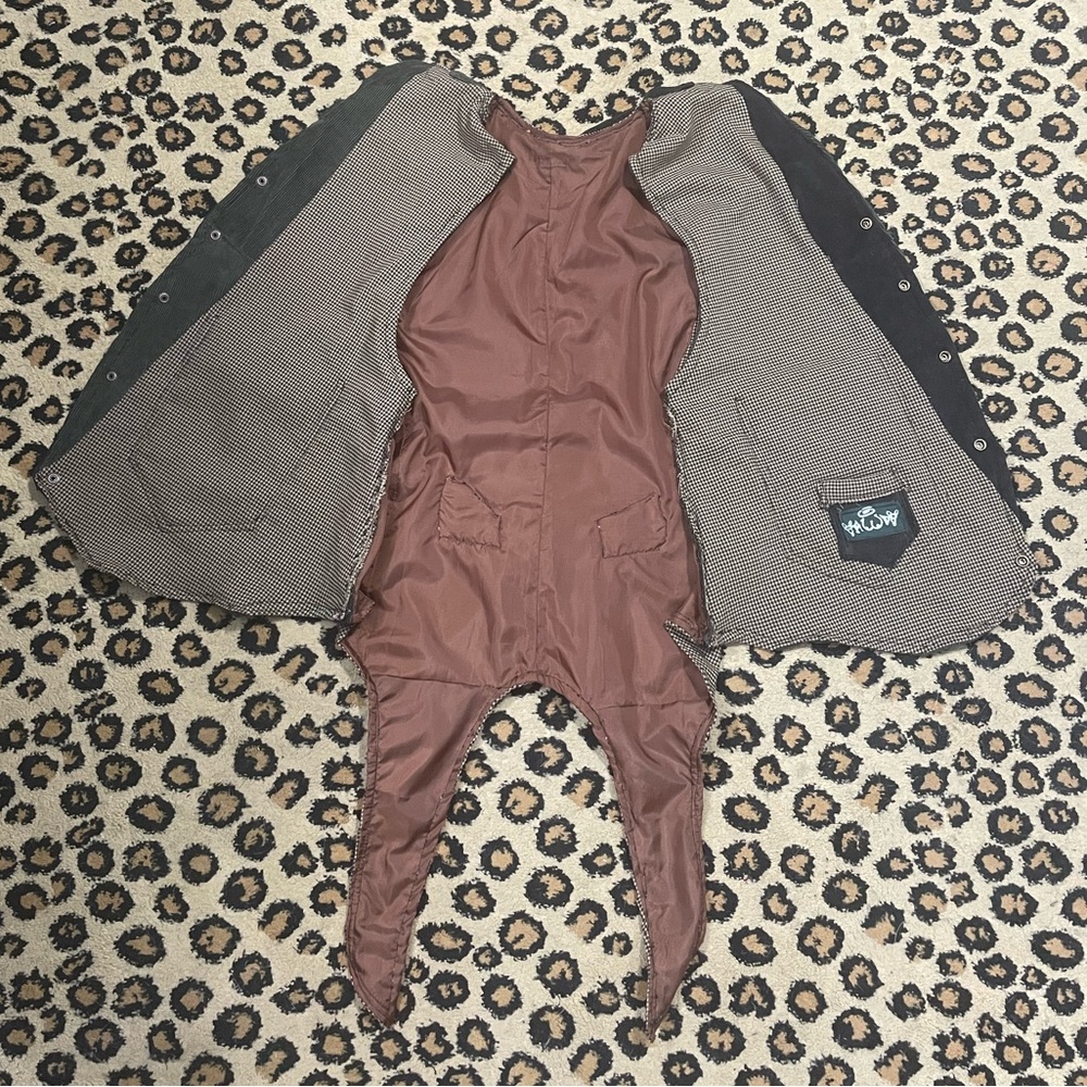 Custom made vest - Picture 4 of 9